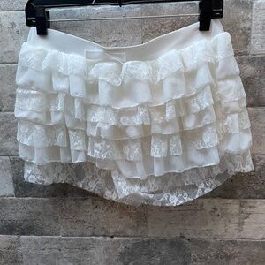 ❤️ RUFFLE WHITE SKIRT SIZE MEDIUM